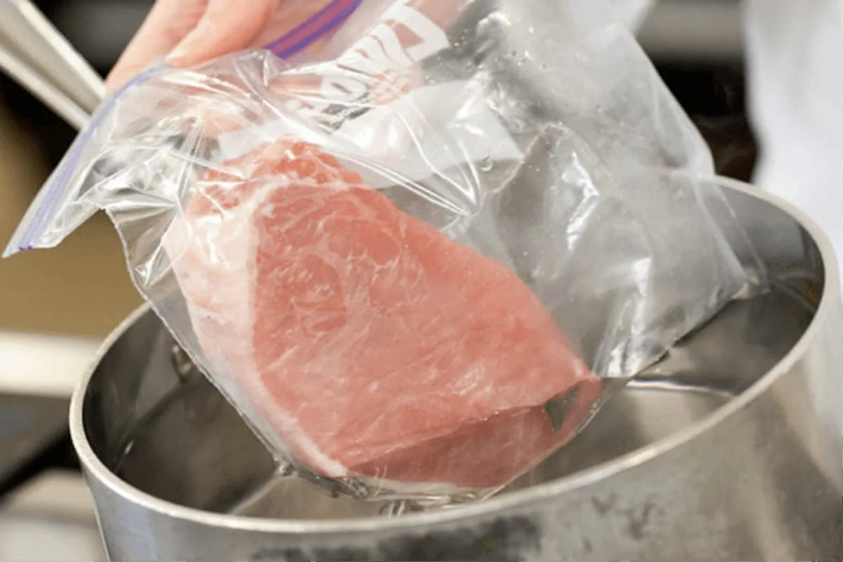 la forma correcta para descongelar carne y evitar cualquier tipo de contaminación por microorganismos