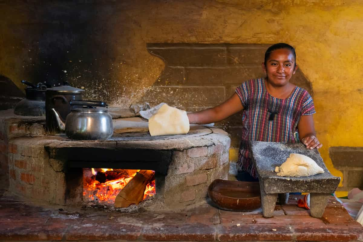 Cocineras tradicionales cocinarán para estas cenas con causa.