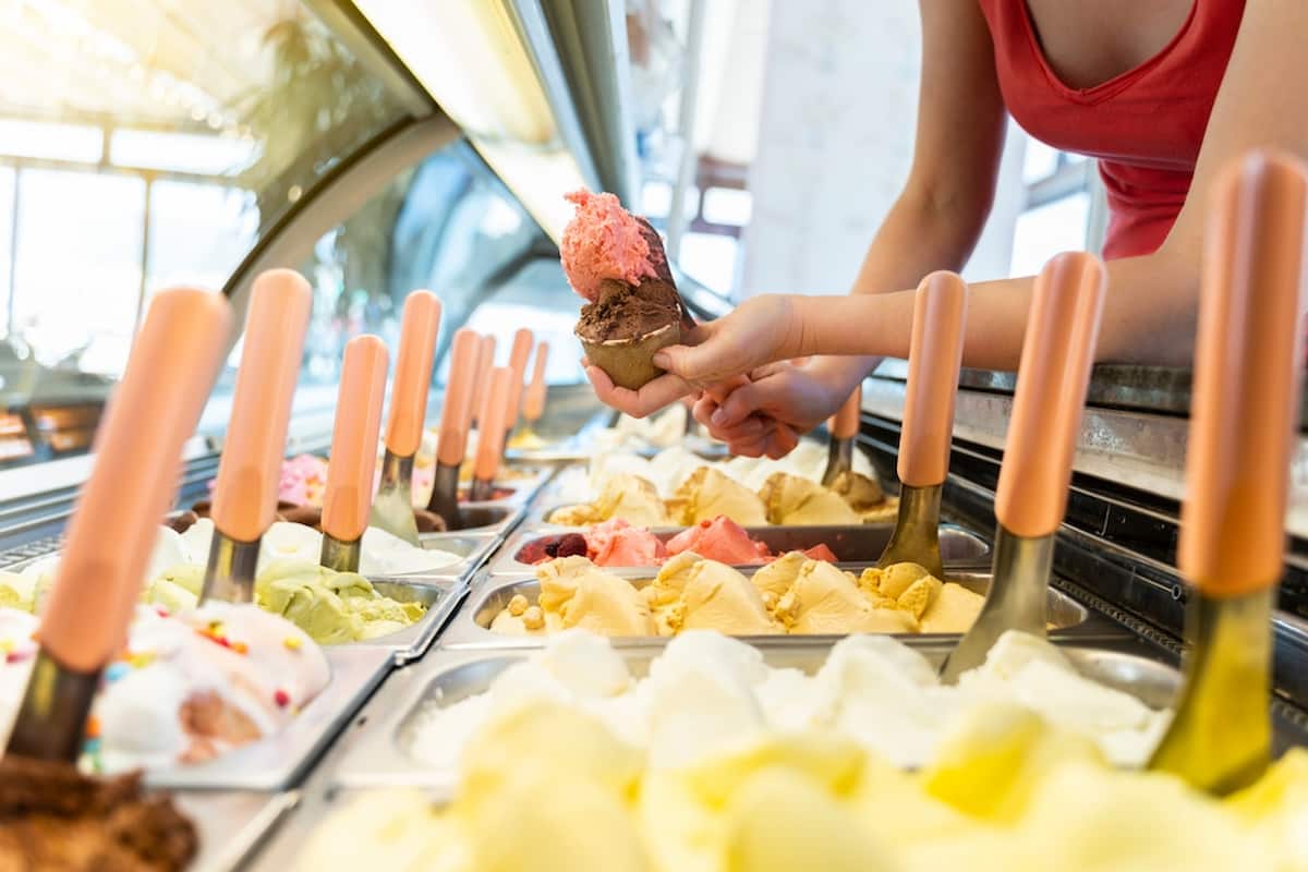 Milan busca prohibir la venta de helados y pizza para bajar el ruido de medianoche.