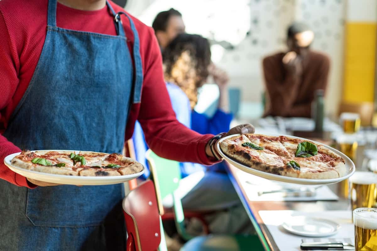 Las pizzerias italianas podrían verse afectada por una nueva ley en Milán.