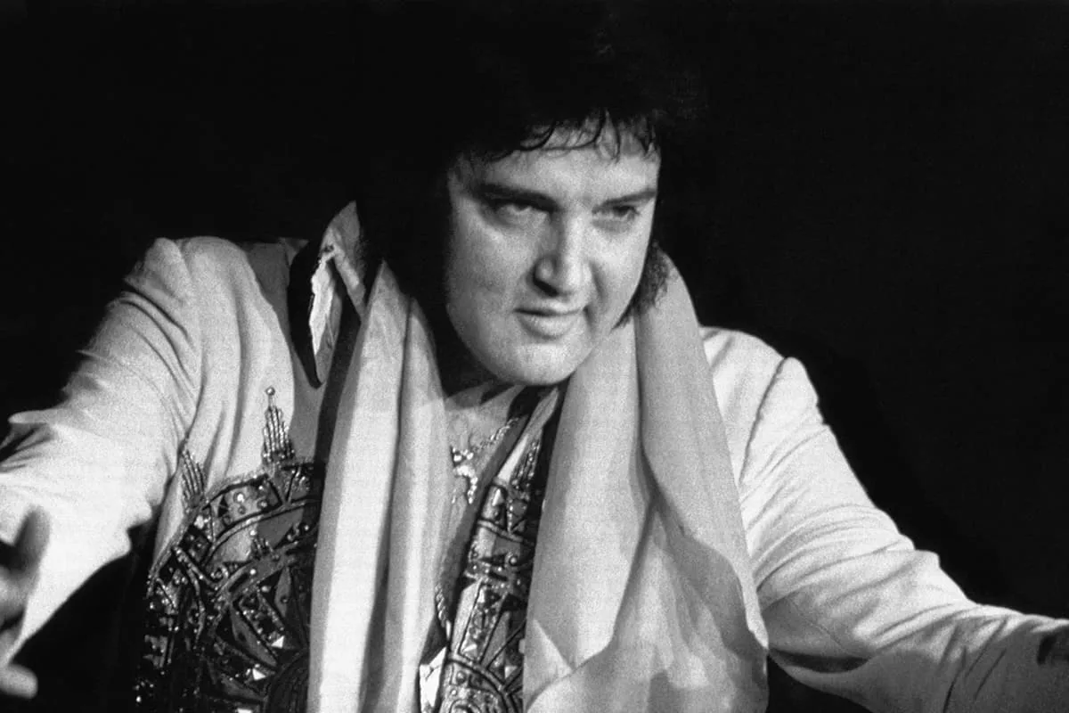 el gran Elvis sucumbió ante una mala salud, principalmente por una alimentación muy mala