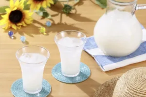 Está hecha a base de agua, leche en polvo y ácido láctico y no contiene gas. / Foto: cortesía @calpis_mizutama