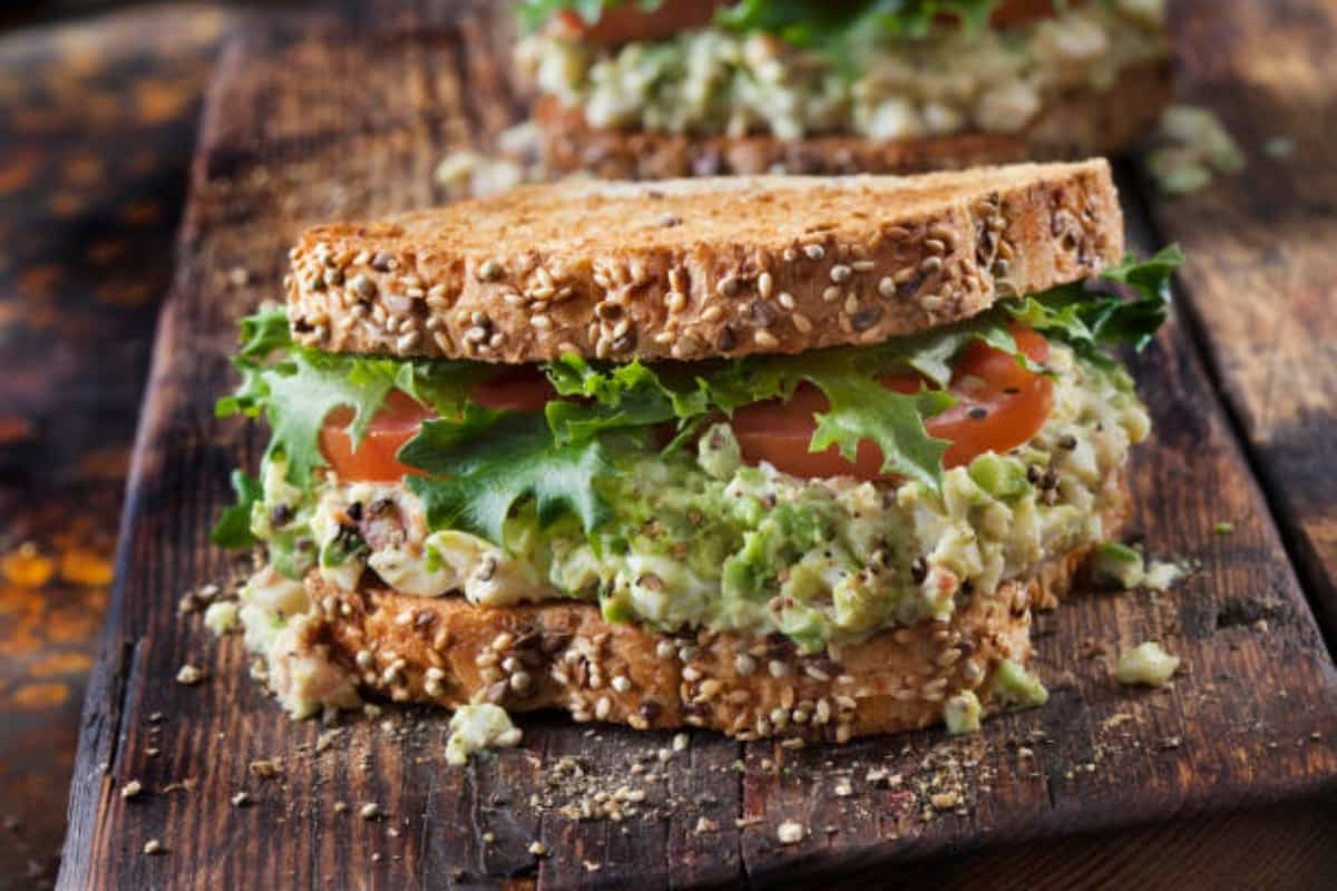 Receta de sandwich de atún con aguacate para los peques. / Foto: iStock