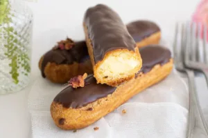 esta es la historia del éclair un pan francés icónico