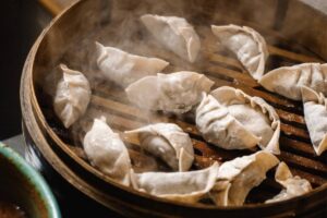 Dumpling, dim sum, gyoza, xiao long bao, wonton, los diferentes nombres de este platillo asiático. / Foto: cortesía @viasol.mx