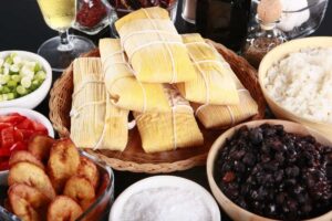 Lánzate a conocer y a probar estas recomendaciones de tamales veganos que tenemos para ti en CDMX. / Foto: Shutterstock