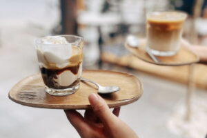 Y comenzó así principalmente durante el verano, cuando los helados comenzaron a "ahogarse" en los café espresso. / Foto: cortesía @chiquititocafe