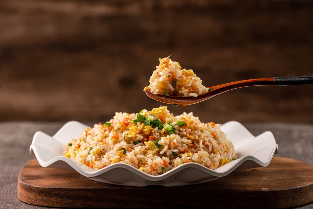 descubre cómo hacer el arroz chino tradicional