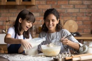 descubre todo lo necesario para poder cocinar con tus hijos