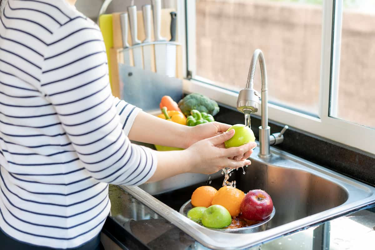 lavar y desinfectar frutas y verduras pueden ser un problema