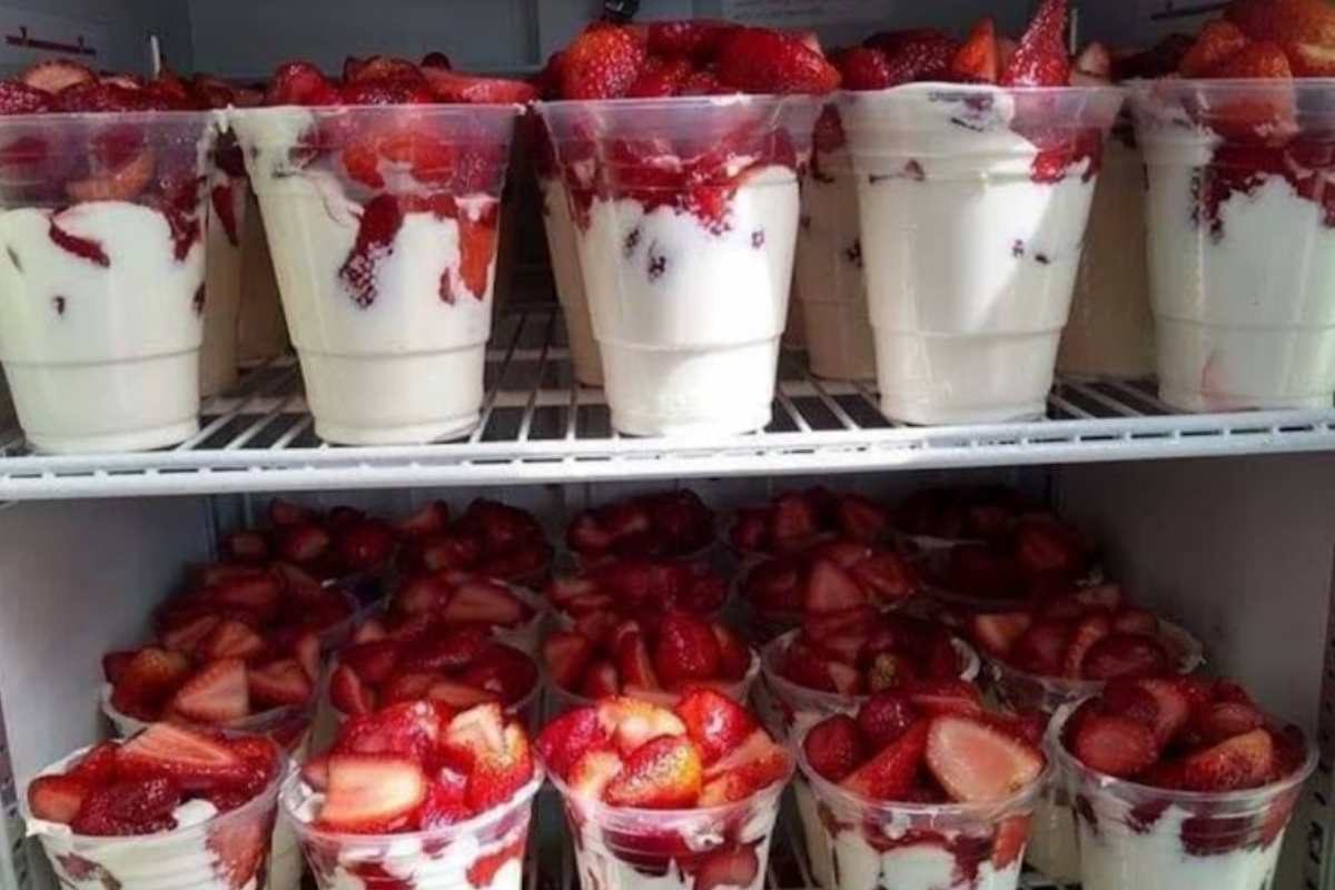 Postre de fresas con crema