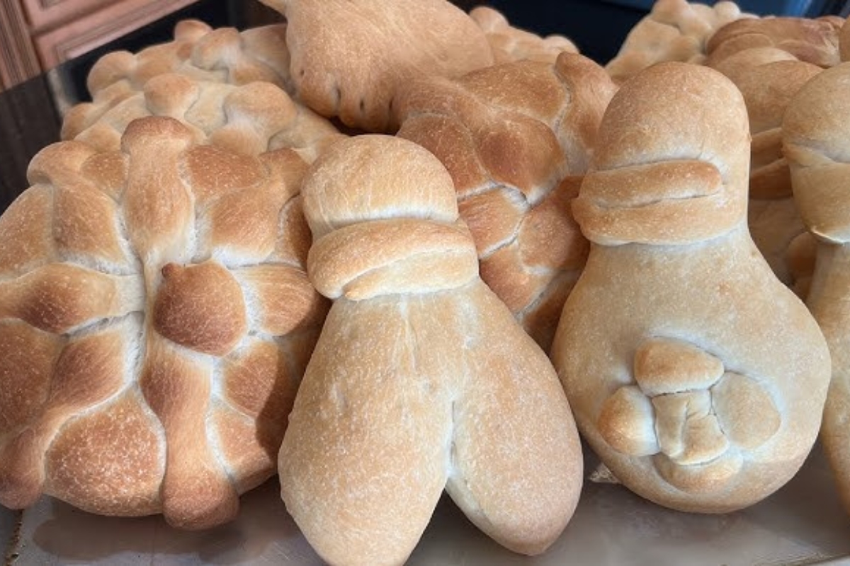 Pan de muñeco; el pan de muerto de diferentes partes de México.