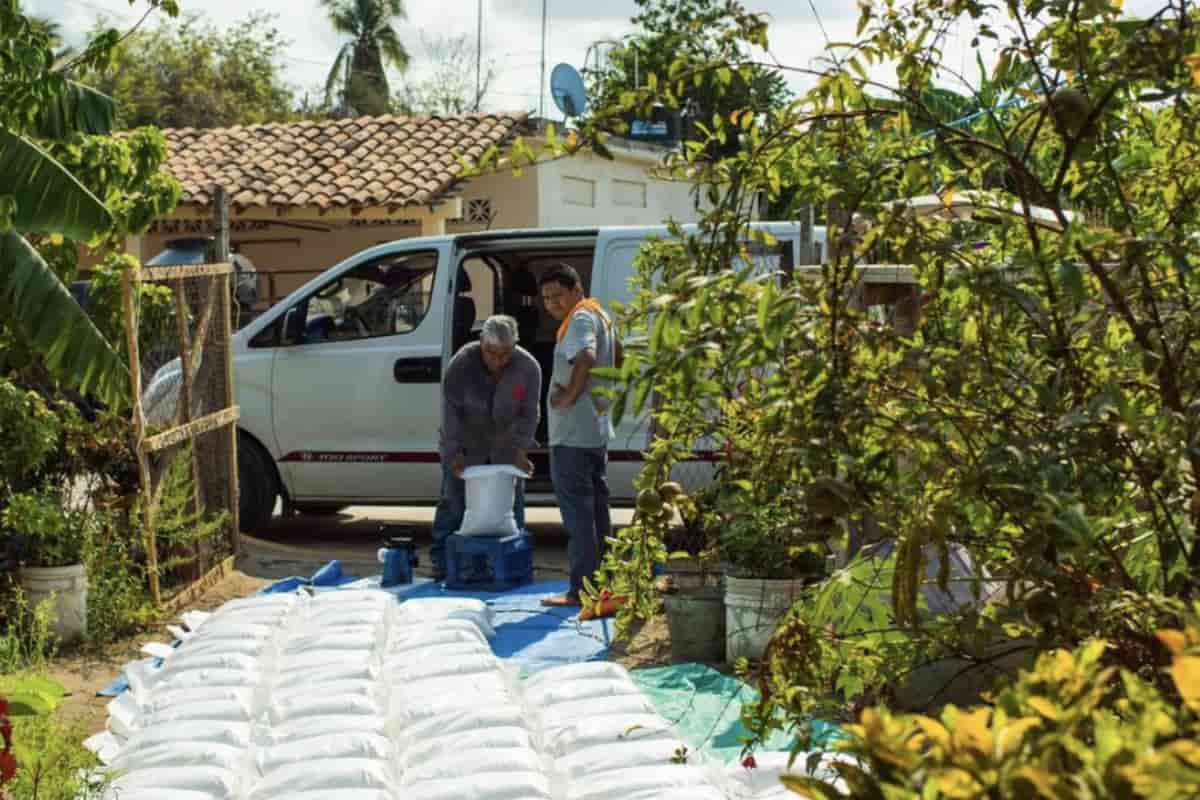 La producción de sal de Chautengo está en peligro de desaparecer.