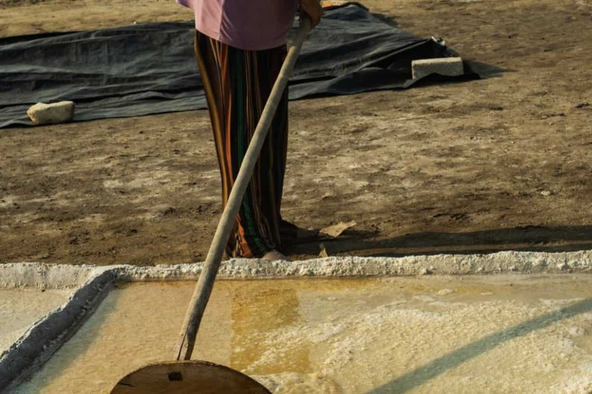 La producción de sal de Chautengo está en peligro de desaparecer.