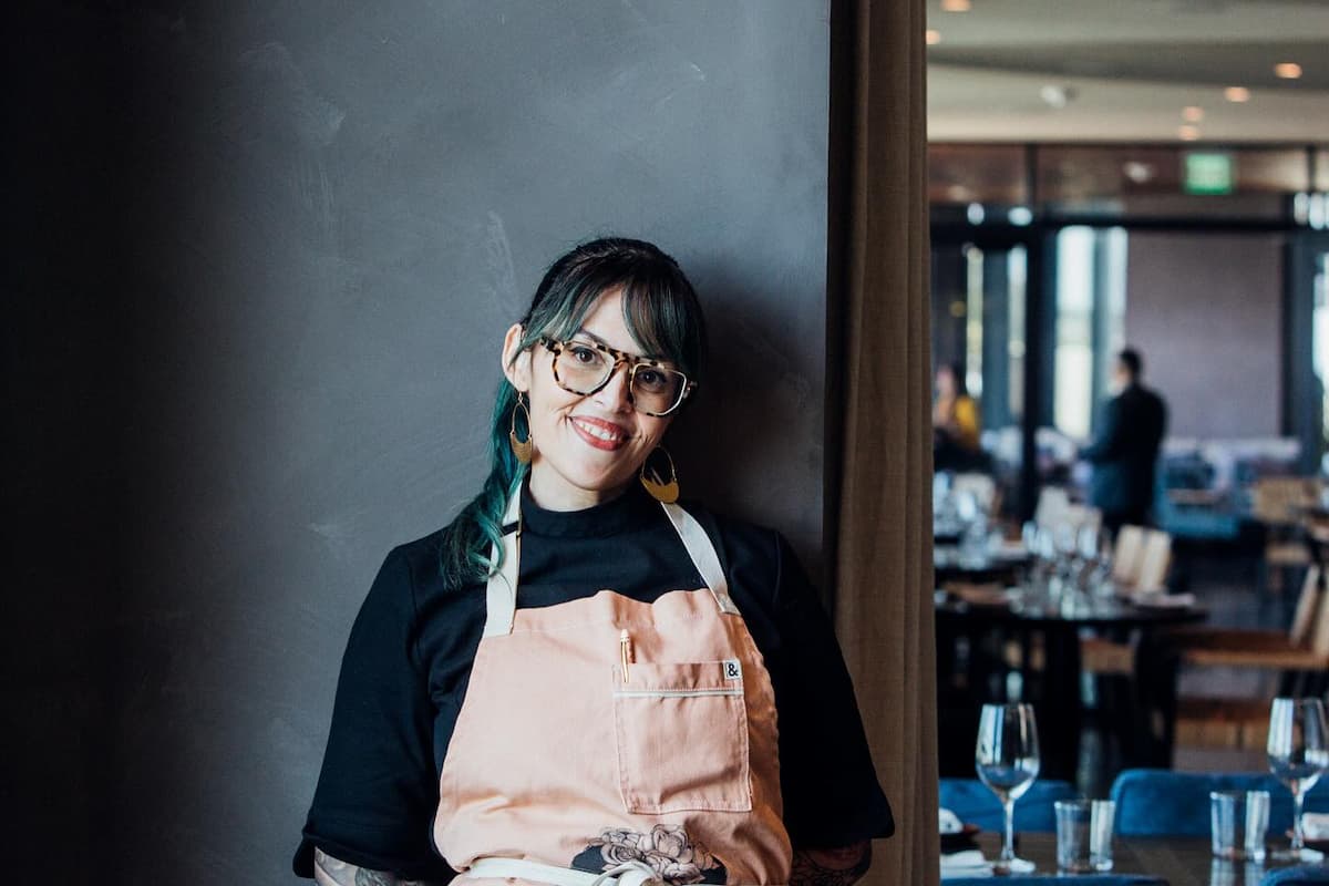 la chef Claudette Zepeda tiene su propio truco para hacer tortillas esponjosas