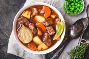 Receta de caldo de res rojo.