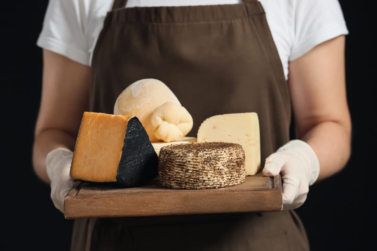 De aquí viene el término "Cheesemonger".