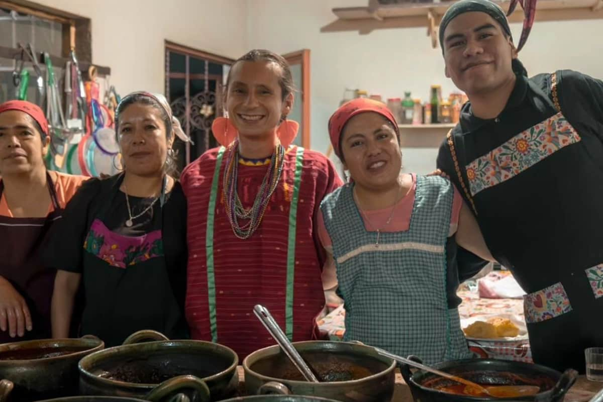 Cocineras tradicionales y Mario come Oaxaca