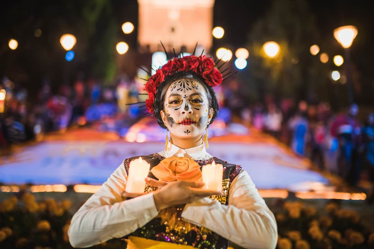 dónde comer en el día de Muertos y cerca de las mega ofrendas