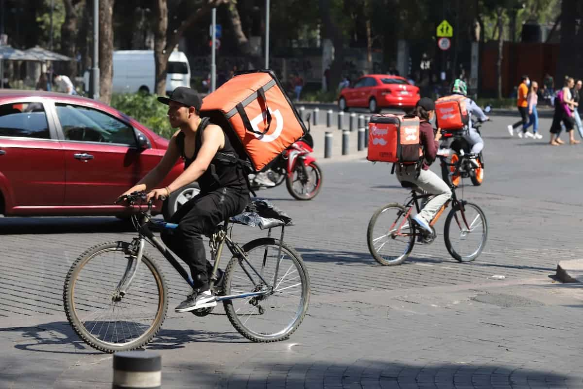 propuesta de ley de Claudia Sheinbaum para repartidores de comida