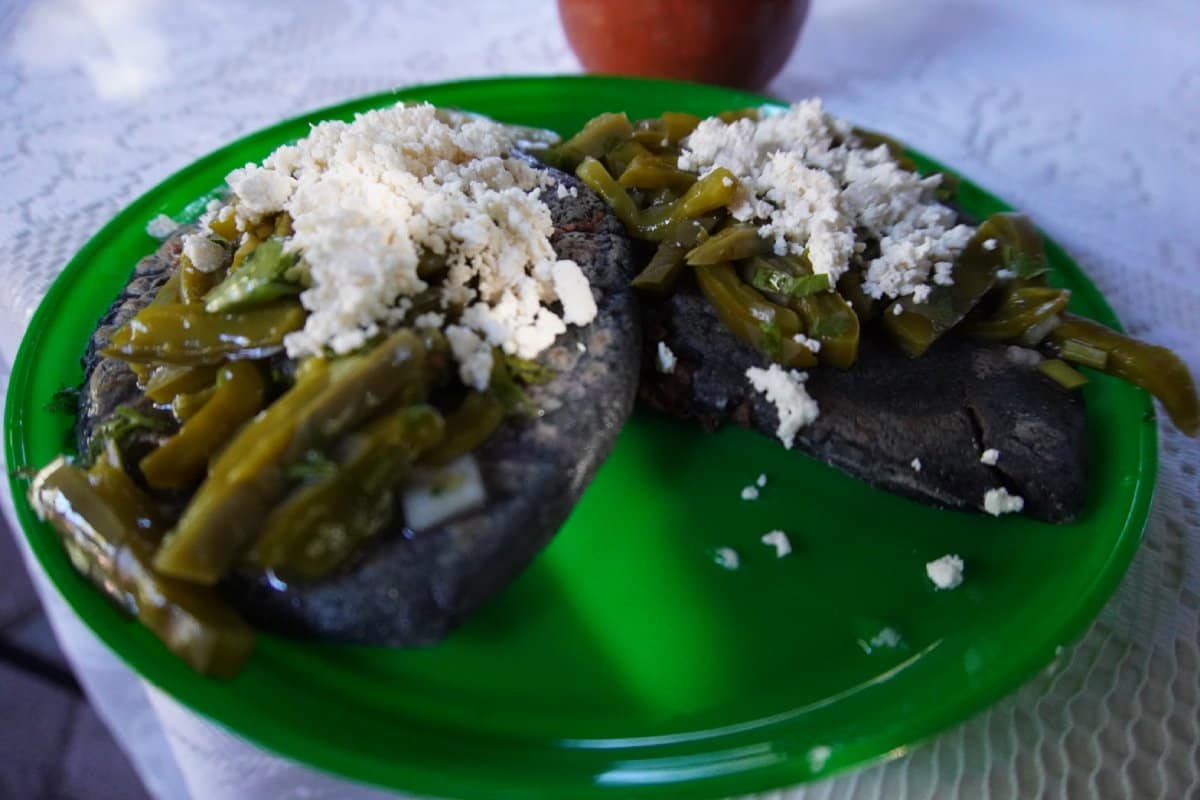 Tacloyos de maíz azul